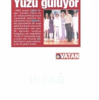 Yüzü gülüyor